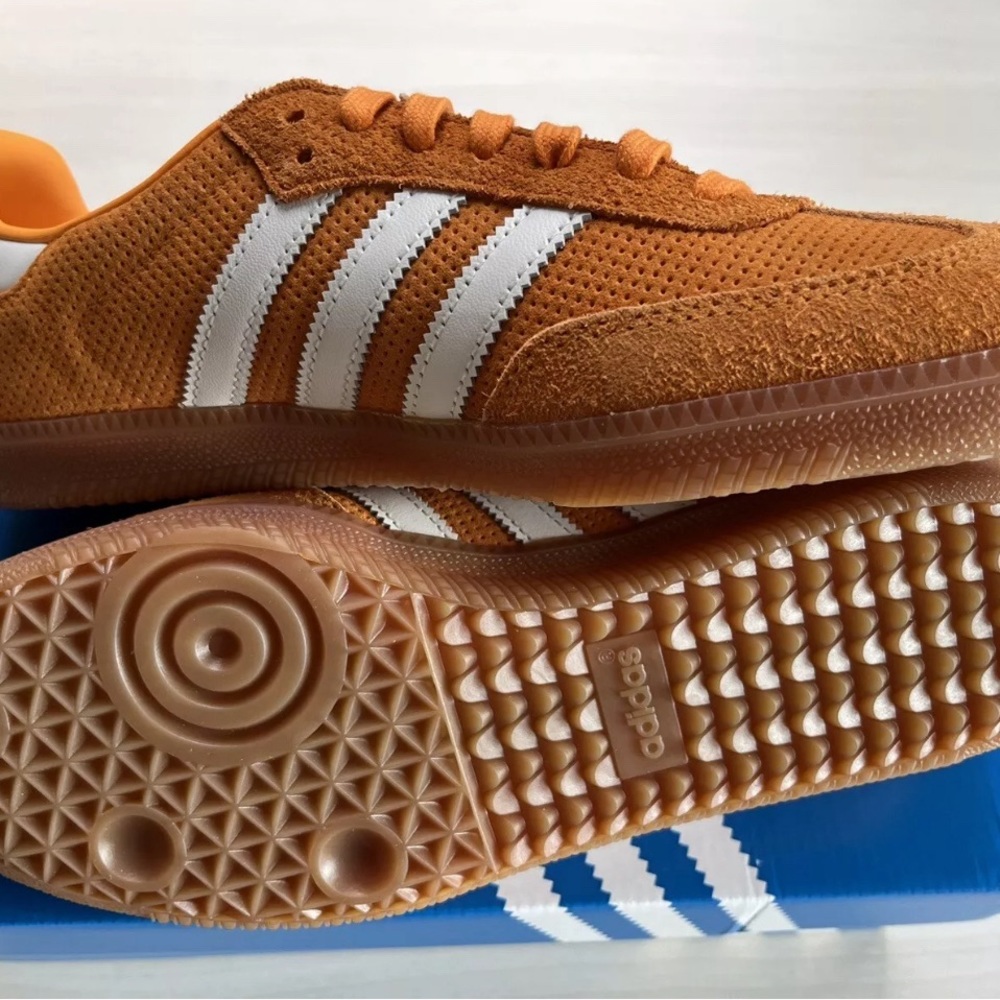 Adidas Samba Orange Rush. Great condition. Size 7 in men’s or 8.5 in women’s.